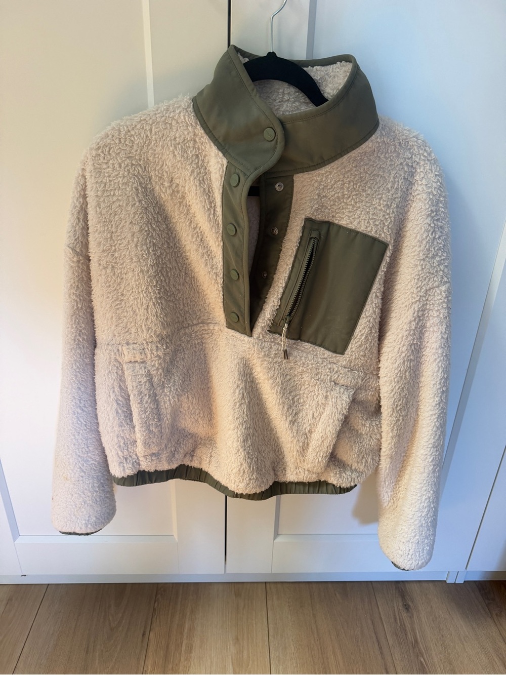 Vuori Teddy Jacket in Ivory with Olive Green Trim - Picture 2 of 4